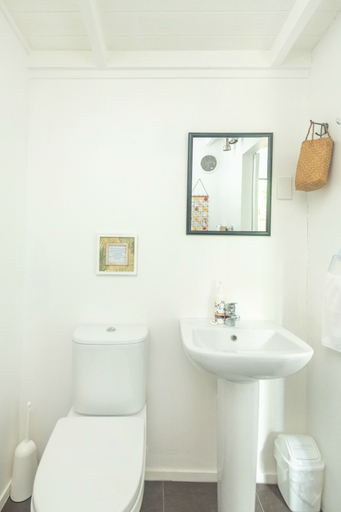 Bathroom 5, The Cooks Oasis, Rorotonga