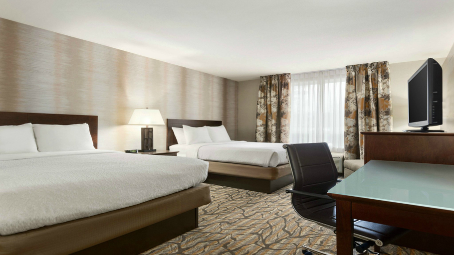 Bedroom 4, Holiday Inn & Suites WILLIAMSBURG-HISTORIC GATEWAY by IHG, York