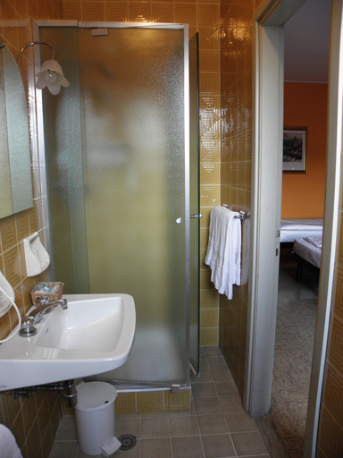 Bedroom 4, Hotel Corona, Sondrio