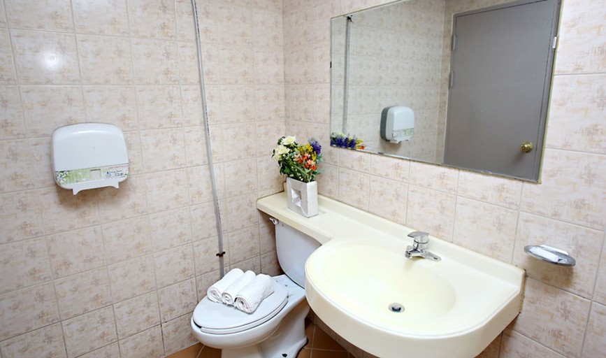 Bathroom 4, Manripo Hotel, Taean