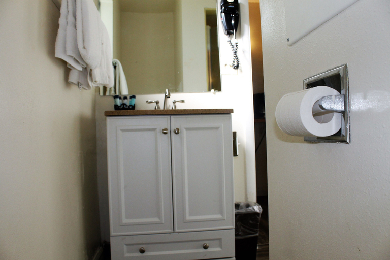 Bathroom 4, Big Pines Mountain House, El Dorado