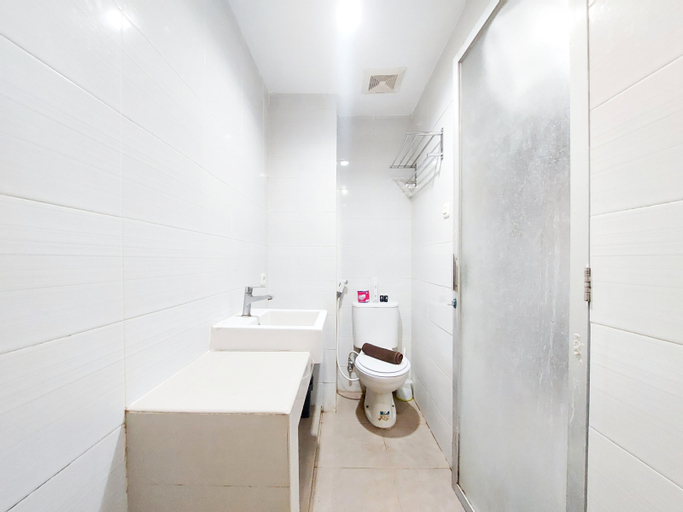 Bedroom 5, Comfort and Homey Studio Skyview Medan Apartment By Travelio, Medan