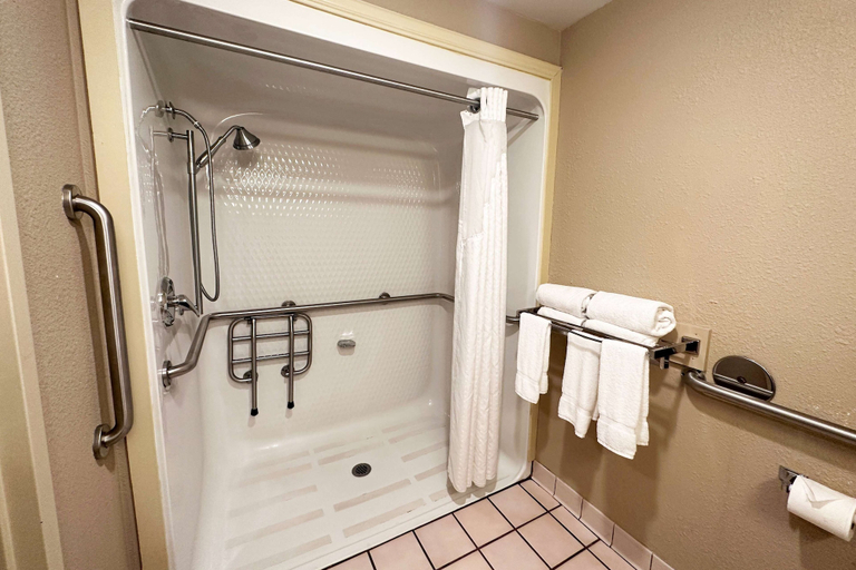 Bathroom 4, Wingate by Wyndham Waynesboro, Waynesboro
