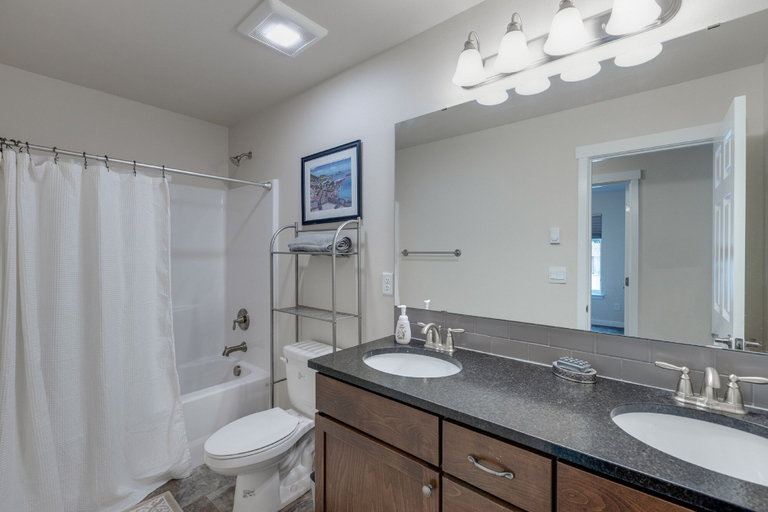 Bathroom 4, 47MF - WiFi - Lakefront - Sleeps 6, Whatcom