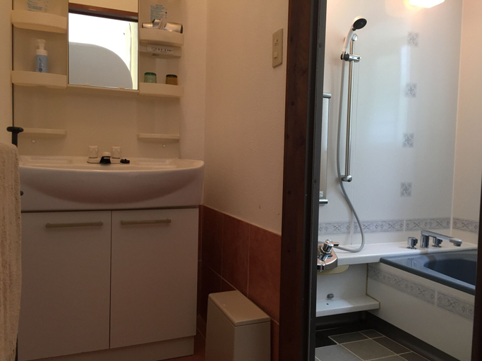 Bathroom 4, Terrace House Yamabare, Ishigaki