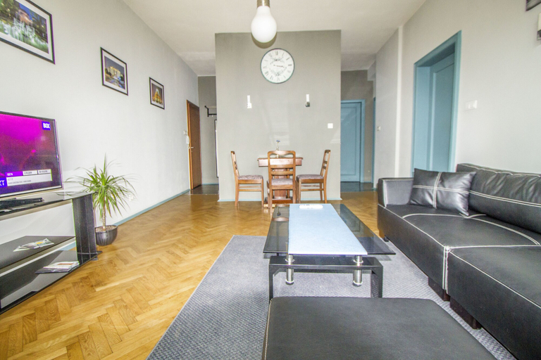 Others 4, Popa Apartment, Stolichna