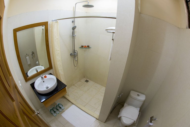 Bathroom 4, The Hotel Myat Taw Win, Naypyitaw