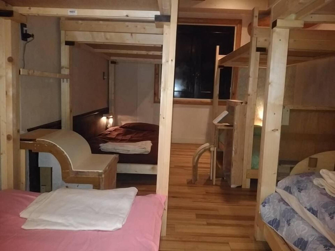 Bedroom 2, ILA hakushu guest house - Hostel, Fujimi