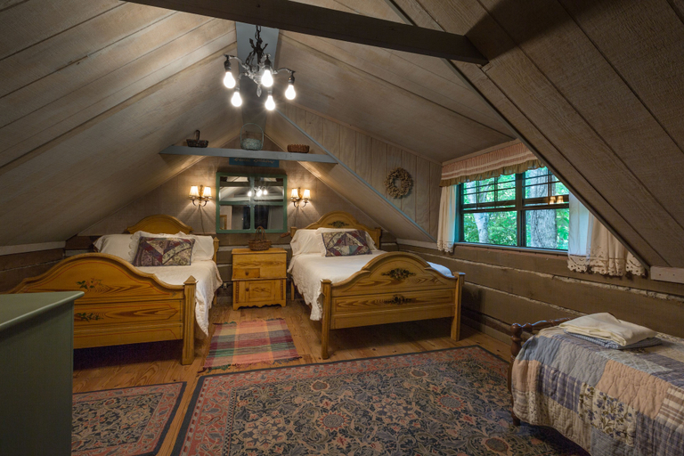 Bedroom 2, Lake Santeetlah Log Cabin, Graham
