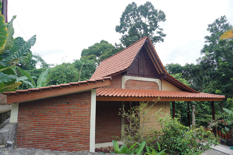 Exterior 3