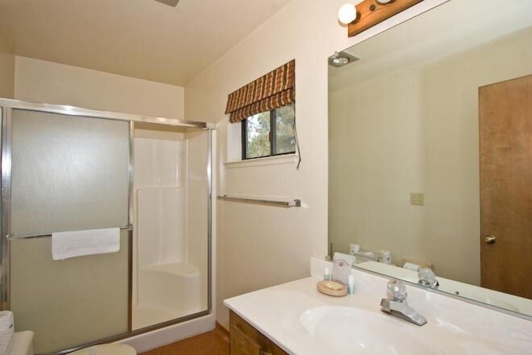 Bathroom 3, 3397 Pinehill Road, El Dorado