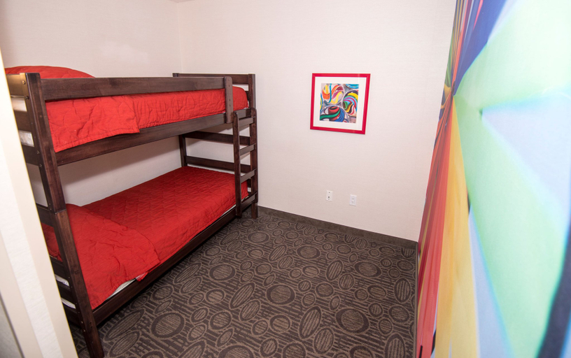 Bedroom 4, Holiday Inn & Suites RED DEER SOUTH by IHG, Division No. 8