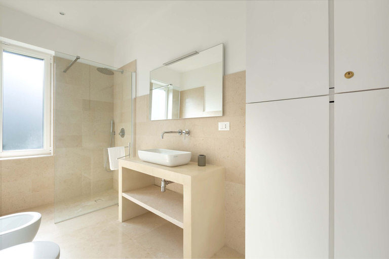 Bathroom 4, Villa Zena, Brindisi