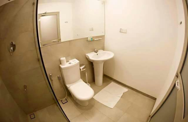 Bathroom 5, Riverside Hotel Colombo, Ja-Ela