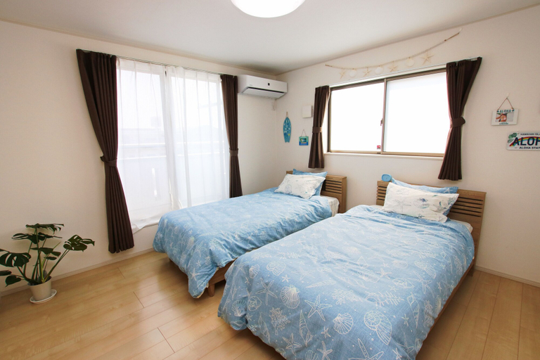 Bedroom 3, Double Smile, Yomitan