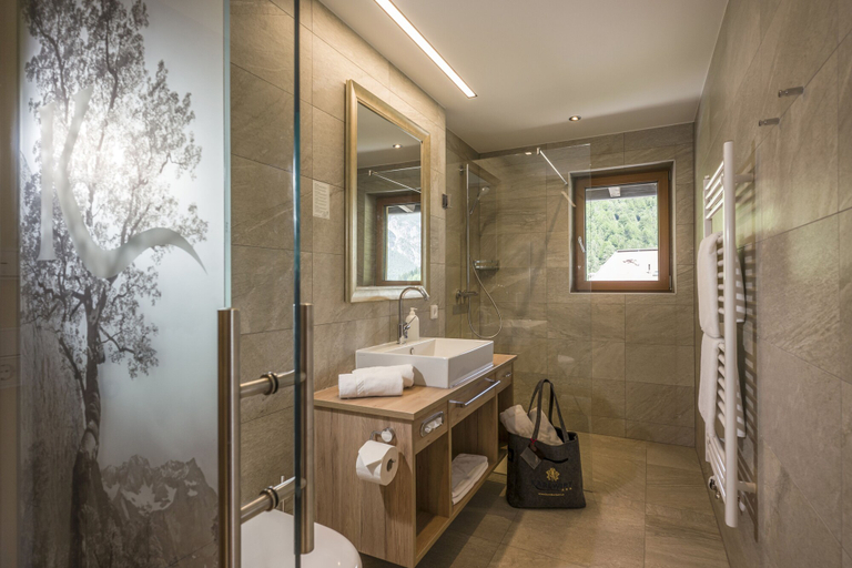 Bathroom 5, Hotel Karlwirt, Schwaz