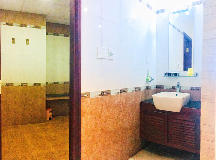 Bathroom 5, Whale Hotel, Da Nang