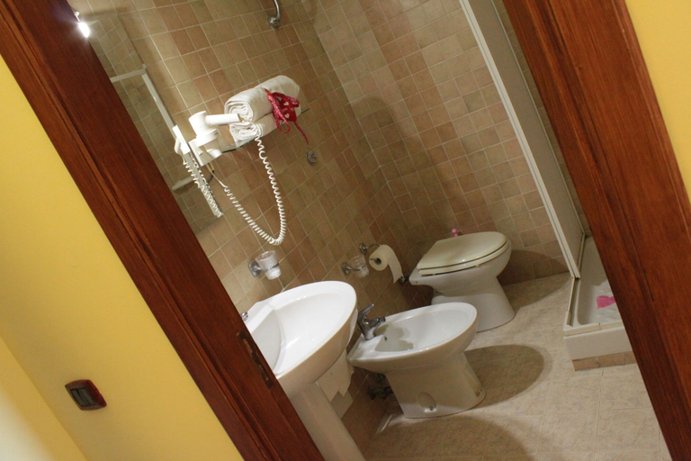 Bathroom 5, Hotel Ristorante Novecento, Caserta