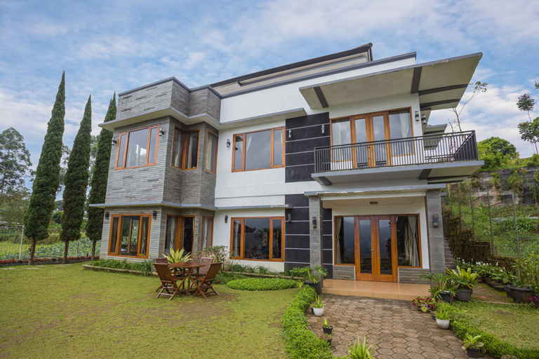 Exterior & Views 2, Rumah Vintianish Lembang, Bandung