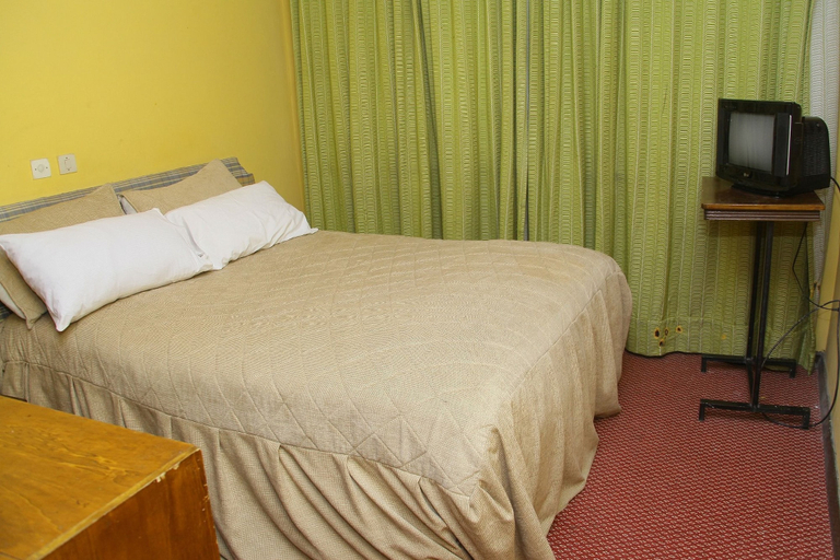 Bedroom 2, Plaza Hotel, Addis Abeba