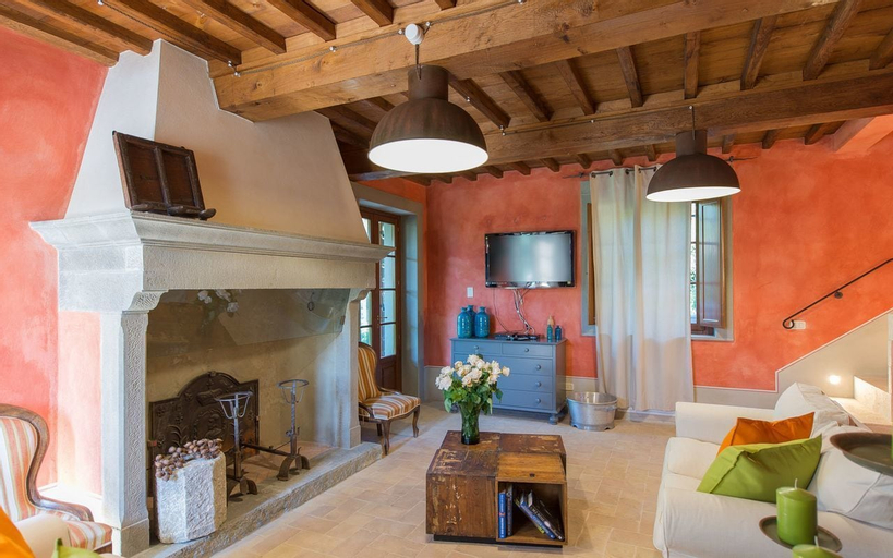 Others 5, Villa Nova, Siena