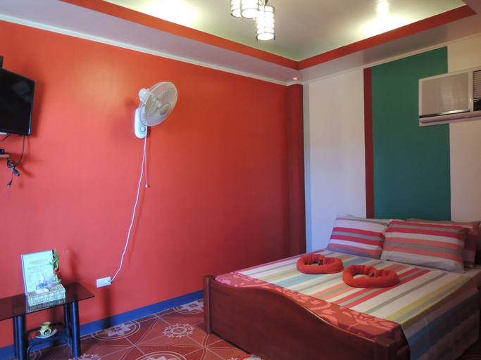 Bedroom 2, L&M Hearthstones Lodge, Oslob