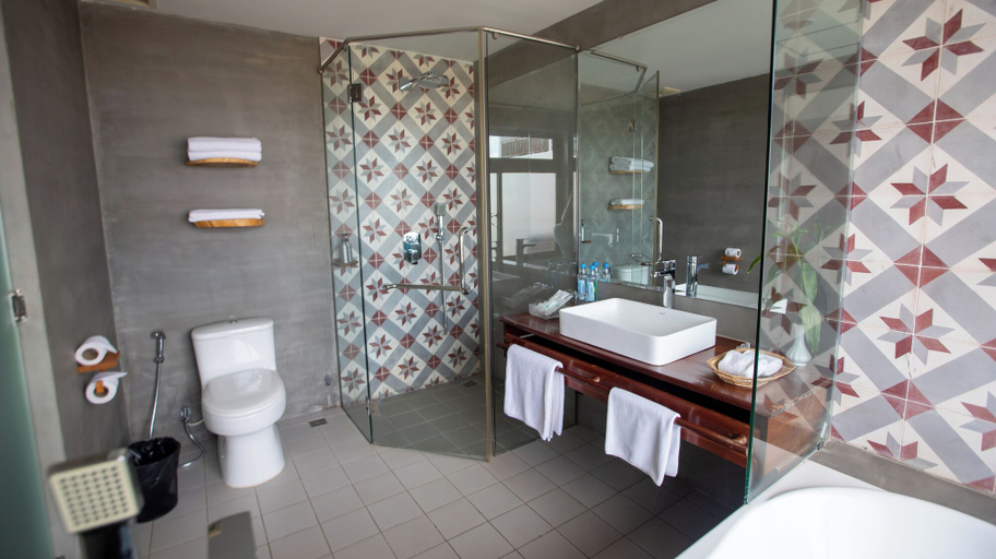Bathroom 4, DACO Hotel, Siem Reap