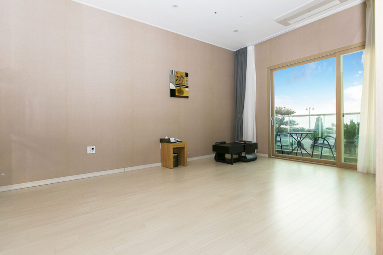 Others 5, Rich Hotel, Jeju