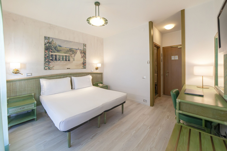 Bedroom 3, American Hotel, Udine