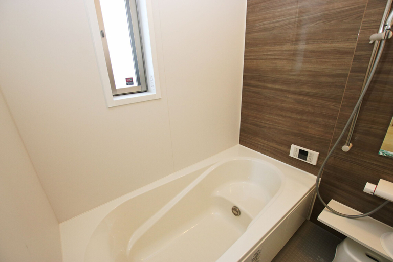 Bathroom, Double Smile, Yomitan