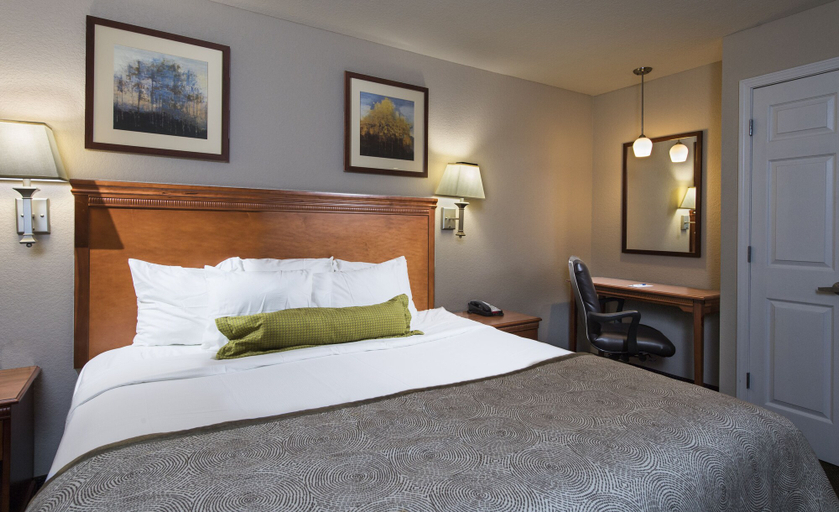 Bedroom 3, Candlewood Suites MACON, Bibb
