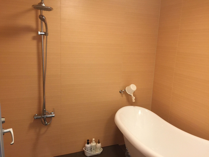 Bathroom 3, Wa West Side, Nago