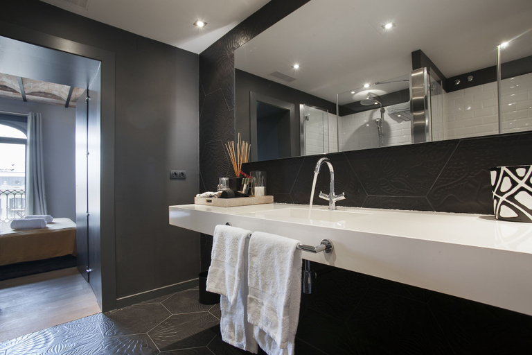 Bathroom 4, Godó Luxury Apartment Passeig de Gracia, Barcelona