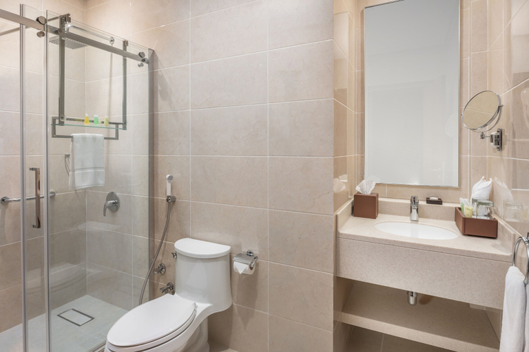 Bathroom 5, Qamar Hotel Jeddah, Jeddah