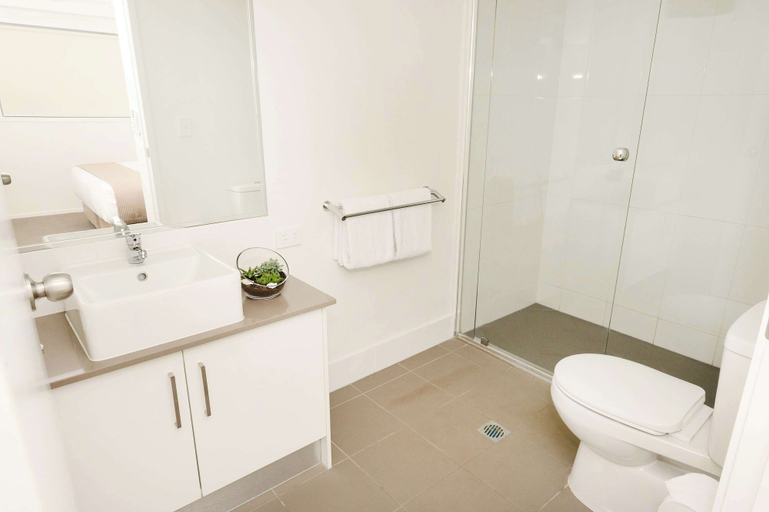 Bathroom 4, Oaks Moranbah Suites, Belyando