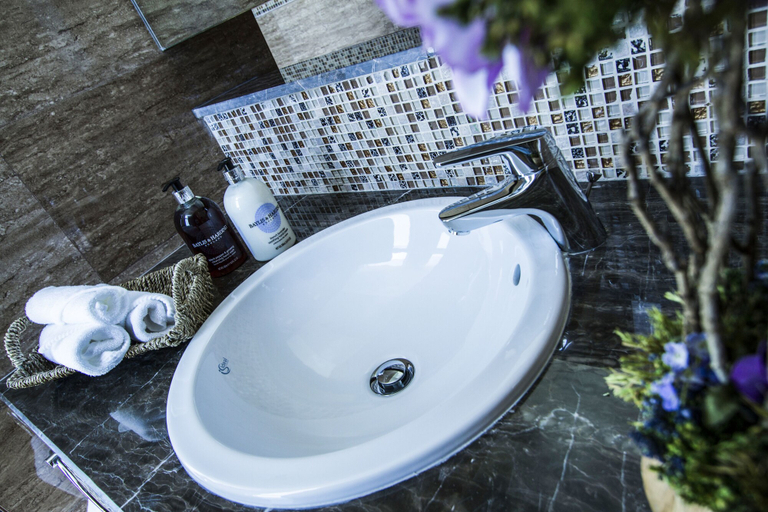 Bathroom 5, Blaire Executive Suites, Manama