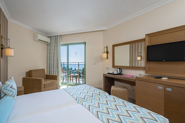 Bedroom 4, Iz Flower Side Beach Hotel - All Inclusive, Manavgat