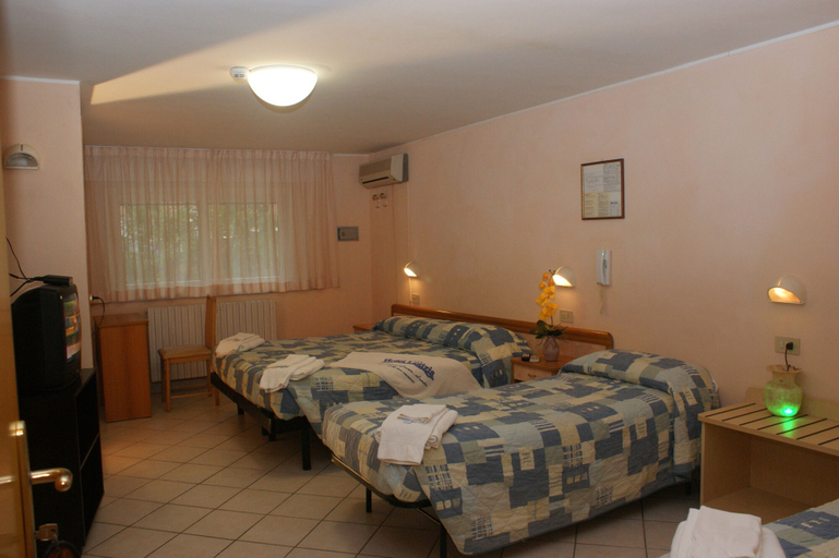 Bedroom 3, Hotel Letizia, Rimini