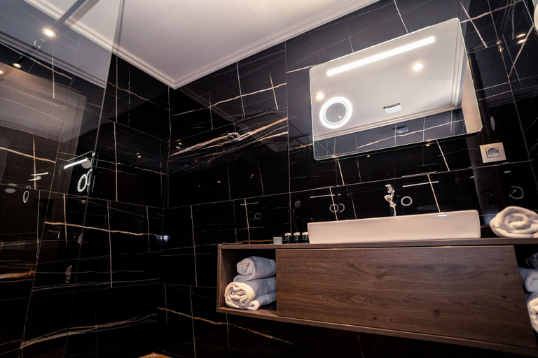 Bathroom 5, Hotel Europa Komárno, Komárno