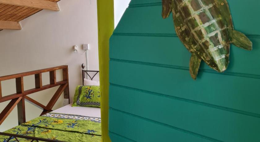 Bedroom 2, Almost Paradise Cottage Retreats