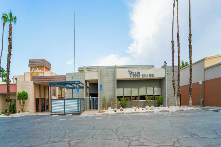 Exterior & Views 2, Royal Plaza Inn Indio, Riverside