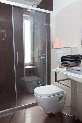Bathroom 5, Basic Mansion, Šibenik