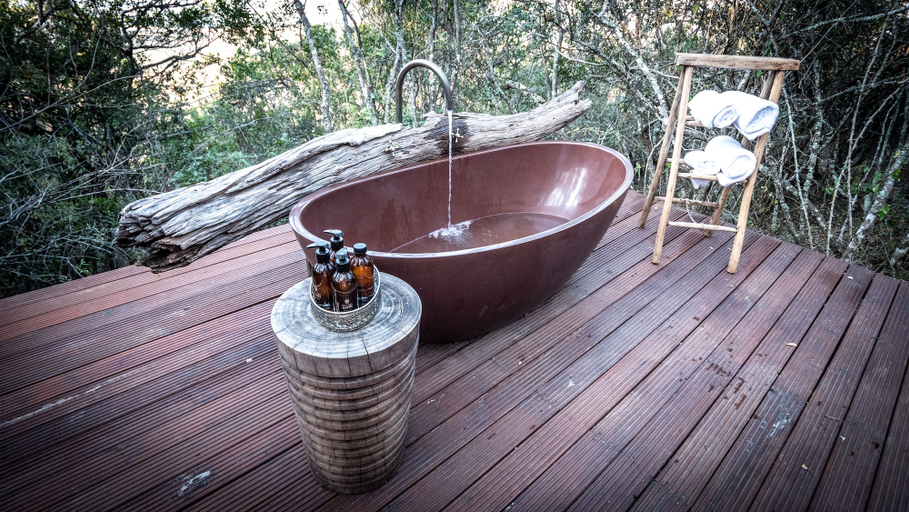 Bathroom 5, Camp Figtree, Cacadu