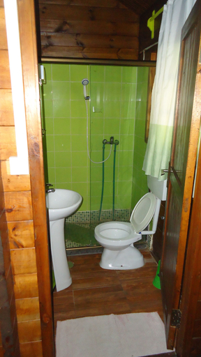 Bathroom 4, macoco resort, Samba