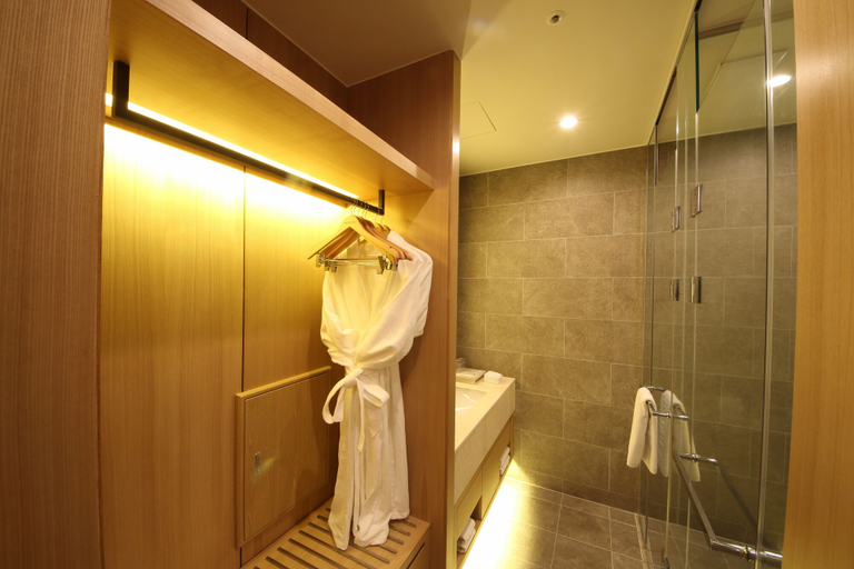 Bathroom 4, Benikea The H Hotel, Hwaseong