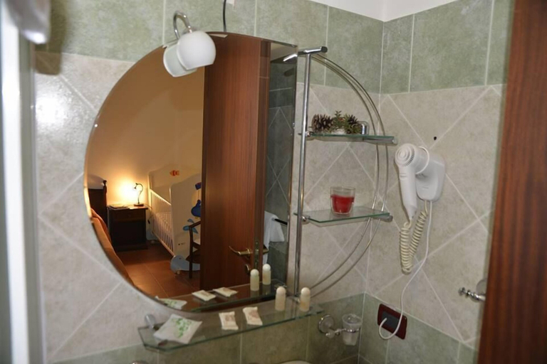 Bathroom 5, Rifugio Del Parco, Messina