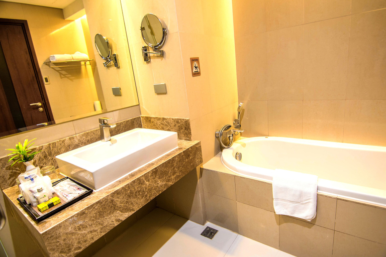 Bathroom 5, Acacia Hotel Manila, Muntinlupa