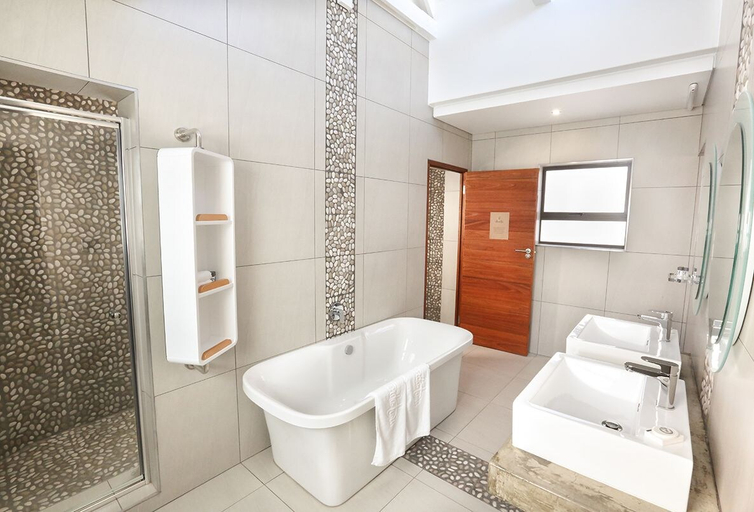 Bathroom 3, Thanda Tau - Hostel, Thabo Mofutsanyane