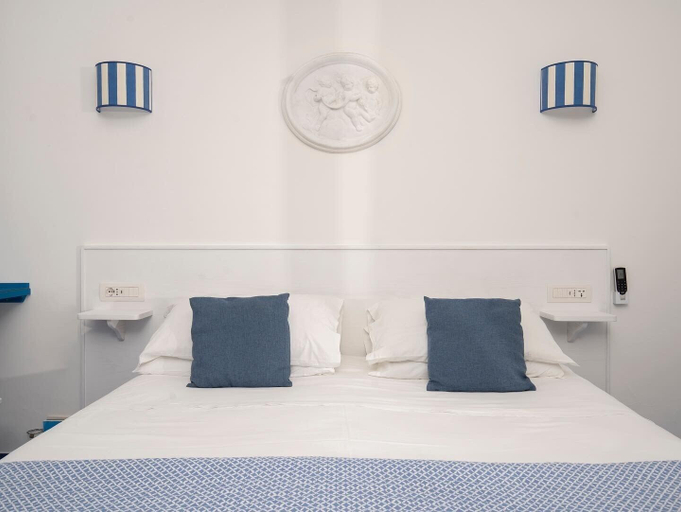 Bedroom 2, Monte Solaro, Napoli