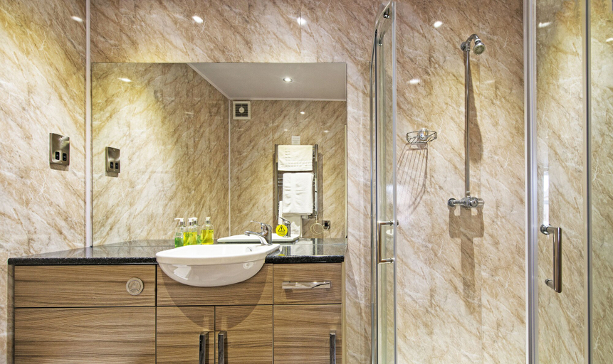 Bathroom 4, Dolphin Rooms, Lincolnshire